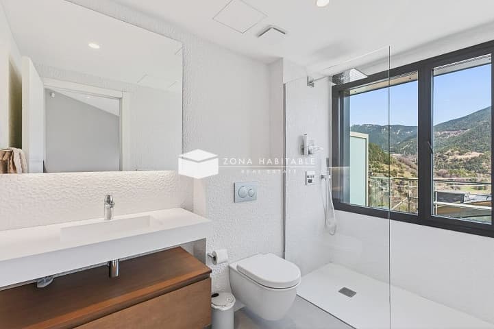 Casa amb jardí i terrasses a Escàs – espai, llum i confort en estat pur - Thumbnail 19