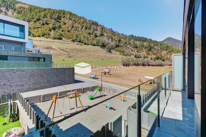 Casa amb jardí i terrasses a Escàs – espai, llum i confort en estat pur - Thumbnail 22